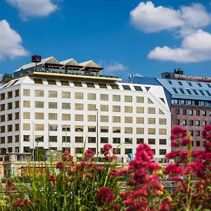 **** Szálloda Radisson Red Hotel, Ausztria