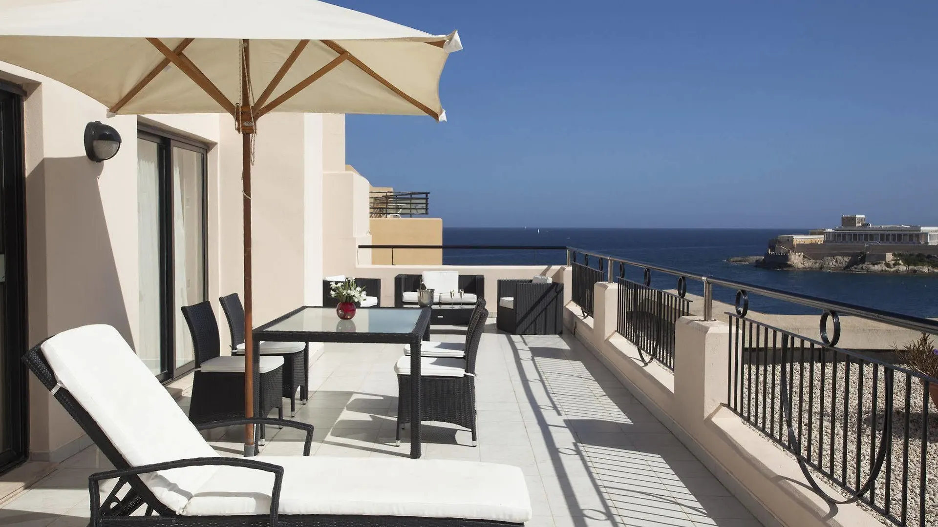 Verdi St George'S Bay Marina Saint Julian's Otel